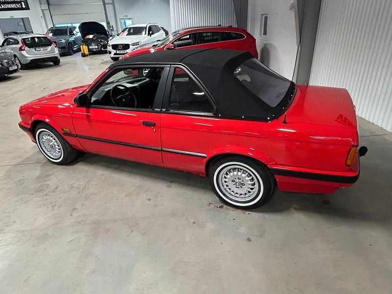 Begagnad BMW 316 99 HK (72 kW) 1990 Röd Cab