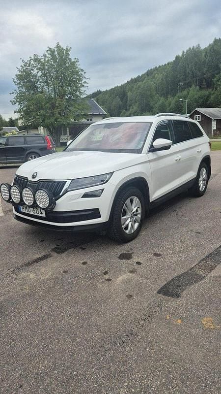 Vit Begagnad 2018 Skoda Kodiaq Business Line SUV | 215 000 kr (Marknadspris) - Bild 1/4