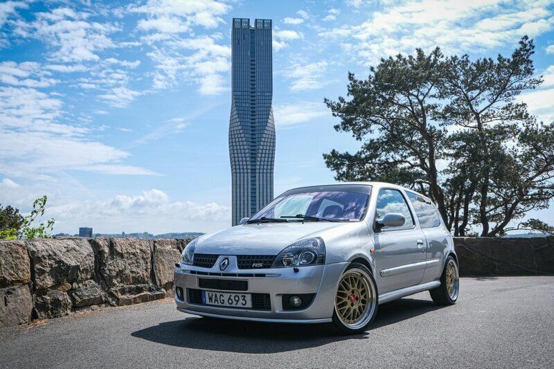Grå Begagnad 2004 Renault Clio II R.S. Halvkombi | 92 500 kr - Bild 1/4