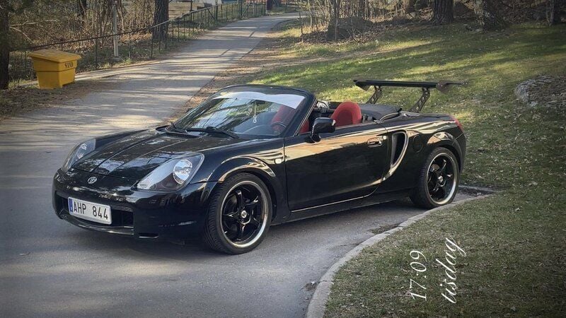 Svart Begagnad 2002 Toyota MR2 Cab | 99 999 kr - Bild 1/4