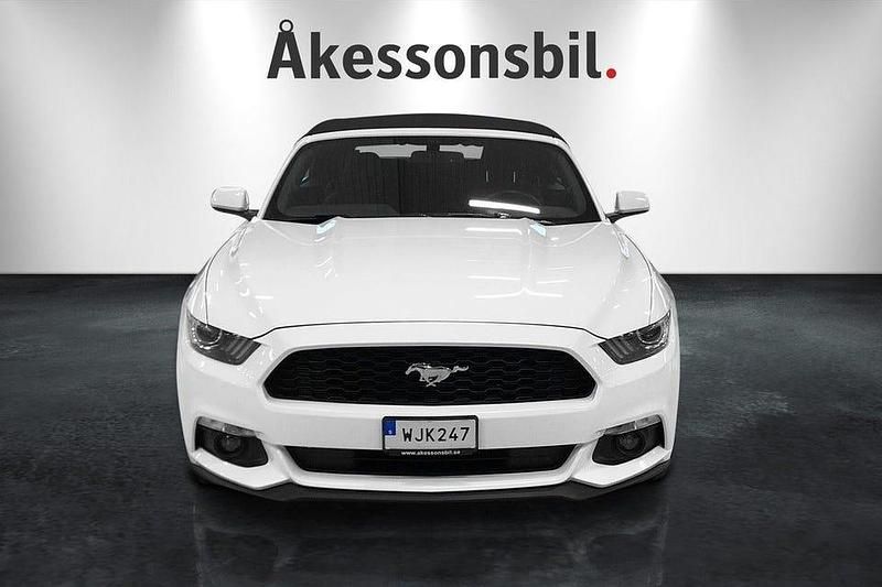 Begagnad Ford Mustang 299 HK (219 kW) 2015 Vit Cab