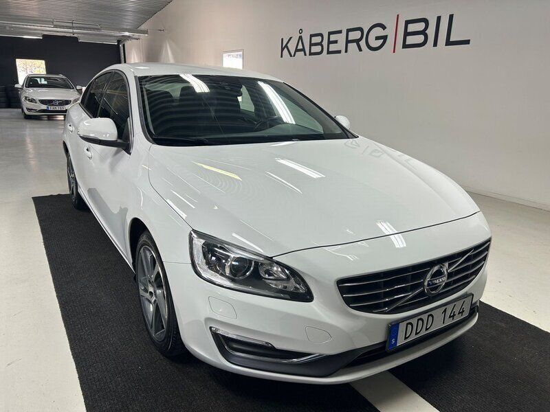 Vit Begagnad 2013 Volvo S60 Momentum Sedan | 139 900 kr (Lite dyr) - Bild 1/4