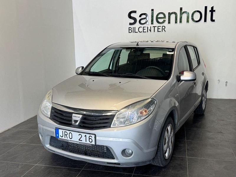 Silver Begagnad 2009 Dacia Sandero Halvkombi | 22 900 kr - Bild 1/4