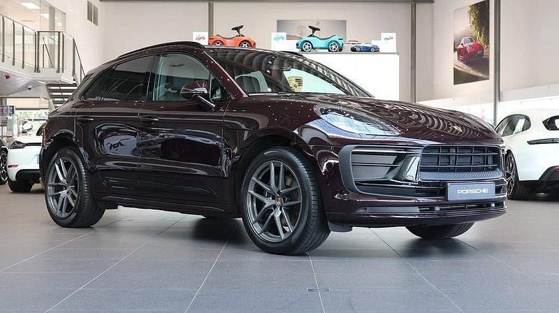 Röd Begagnad 2023 Porsche Macan SUV | 729 000 kr - Bild 1/4