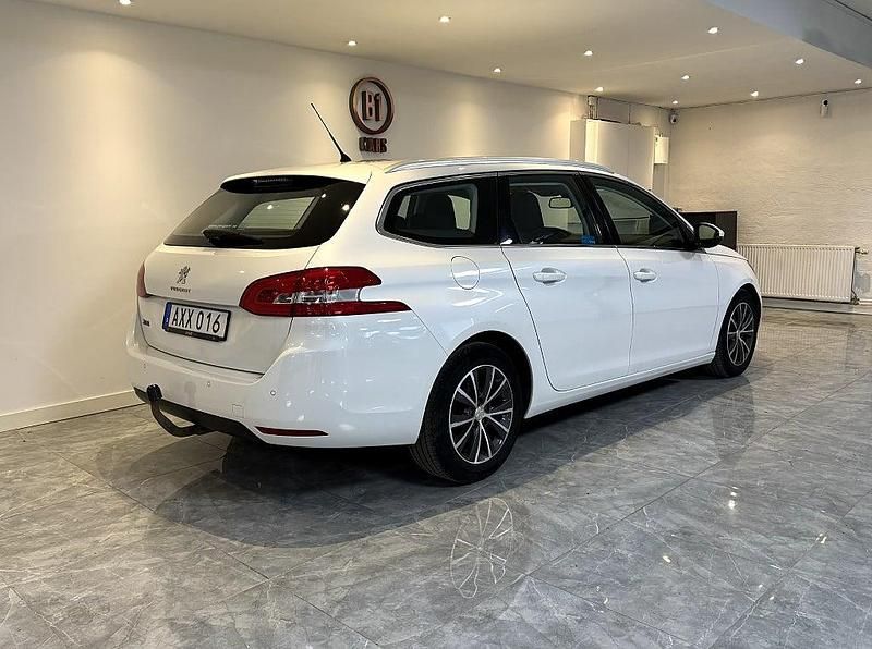 Begagnad Peugeot 308 SW 120 HK (88 kW) 2017 Vit Kombi