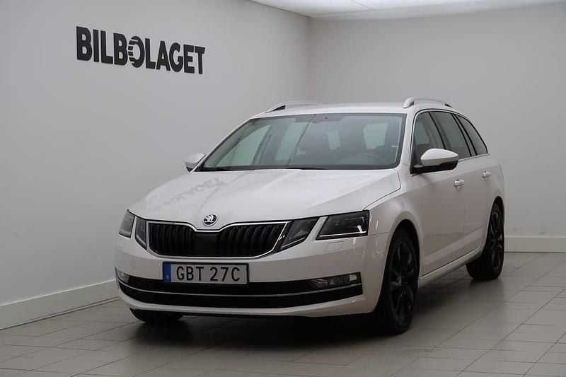 Vit Begagnad 2020 Skoda Octavia Kombi | 209 800 kr (Bra pris) - Bild 1/4