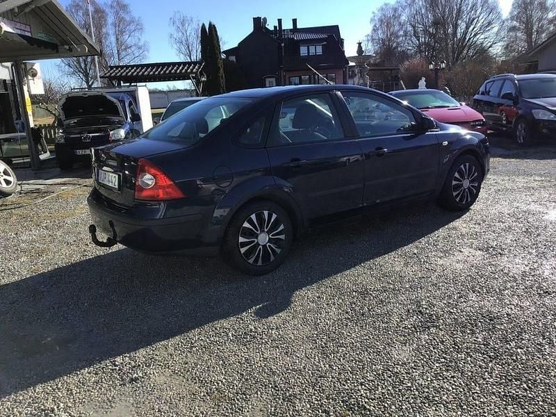Begagnad Ford Focus 146 HK (107 kW) 2006 Blå Sedan