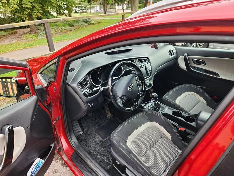 Röd Begagnad 2014 Kia Ceed Sportswagon Comfort Kombi | 65 000 kr (Marknadspris) - Bild 1/4