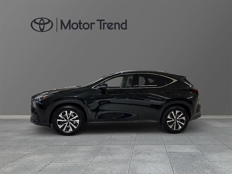 Begagnad Lexus NX450h+ Luxury Line 313 HK (230 kW) 2025 Svart SUV