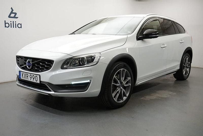 Vit Begagnad 2015 Volvo V60 CC Business Edition Kombi | 189 900 kr (Lite dyr) - Bild 1/3