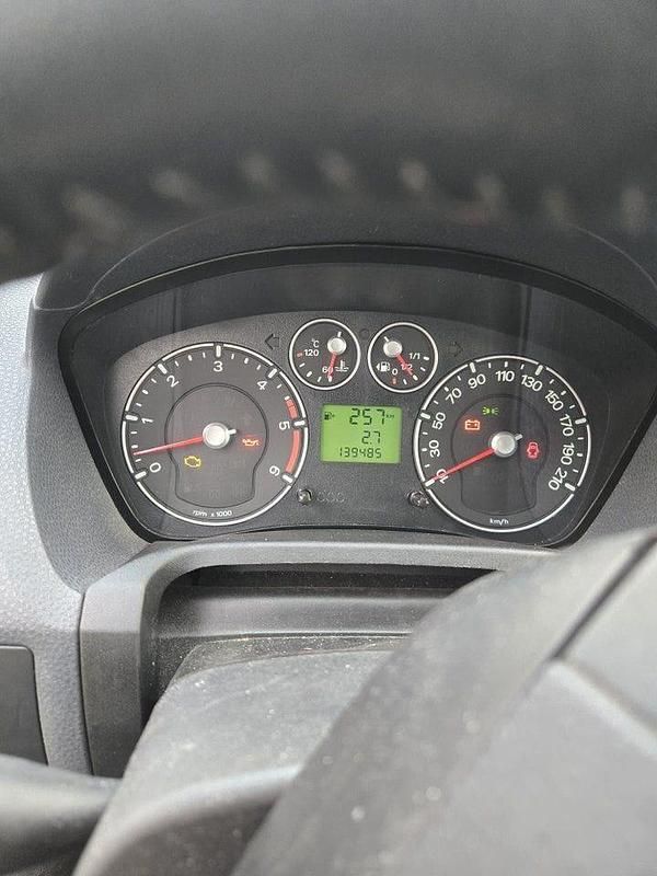 Begagnad Ford Fiesta 90 HK (66 kW) 2008 Svart Halvkombi