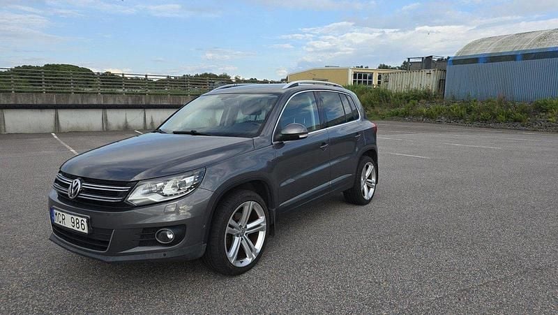 Grå Begagnad 2013 VW Tiguan Sportline SUV | 90 000 kr (Bra pris) - Bild 1/4