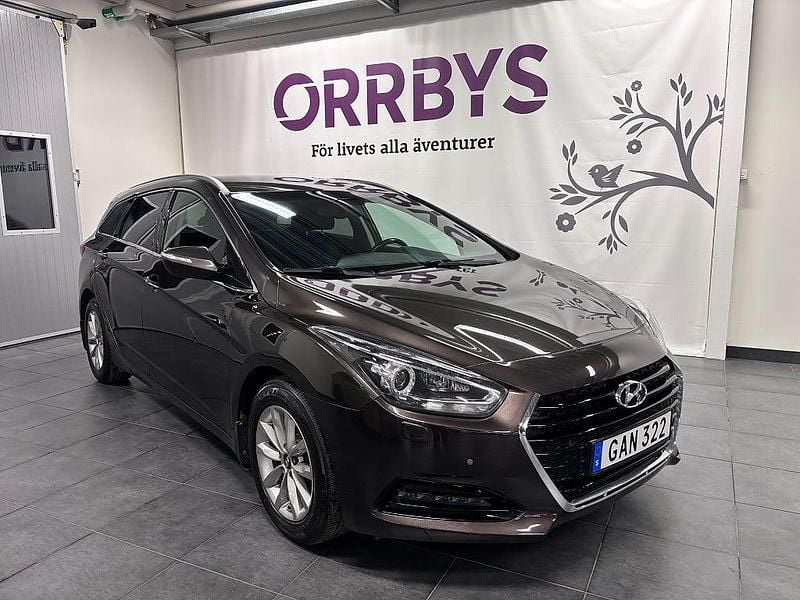 Mörkbrun Begagnad 2016 Hyundai i40 Kombi | 132 000 kr (Marknadspris) - Bild 1/4