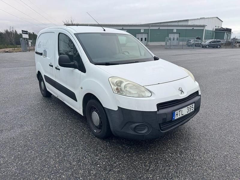 Vit Begagnad 2012 Peugeot Partner Minibuss | 27 900 kr (Superpris) - Bild 1/4