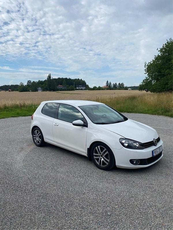 Vit Begagnad 2010 VW Golf VI GT Halvkombi | 55 000 kr (Bra pris) - Bild 1/4