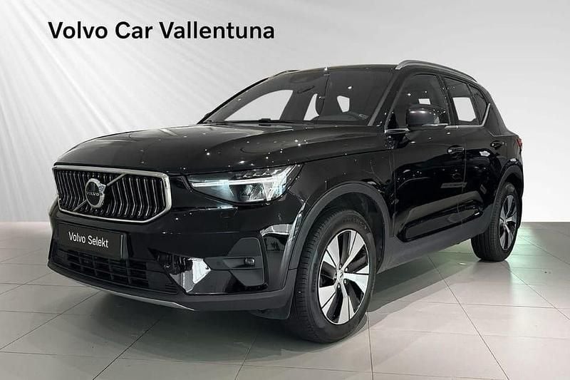 Svart Begagnad 2023 Volvo XC40 Core SUV | 309 900 kr (Marknadspris) - Bild 1/3