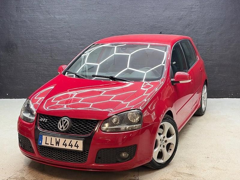 Begagnad VW Golf V GTI 200 HK (147 kW) 2007 Röd Halvkombi
