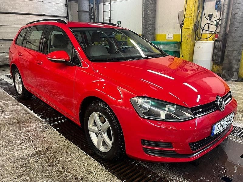 Röd Begagnad 2016 VW Golf VII Kombi | 105 000 kr (Bra pris) - Bild 1/4