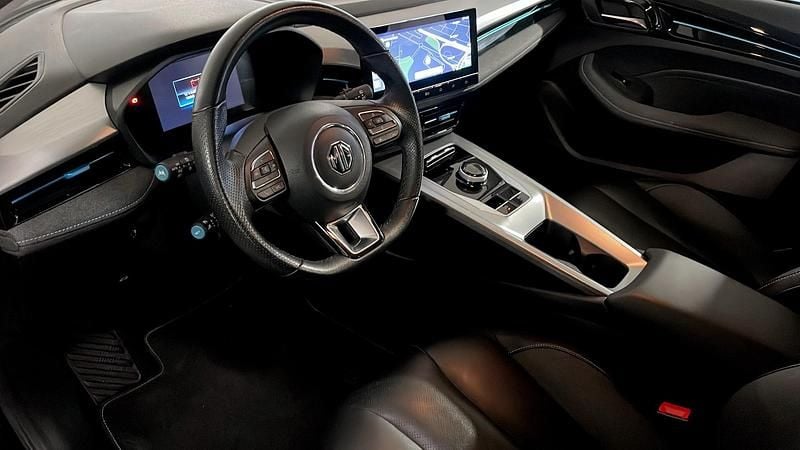 Begagnad MG MG5 EV Long Range 114 kW (156 HK) 2022 Svart Kombi