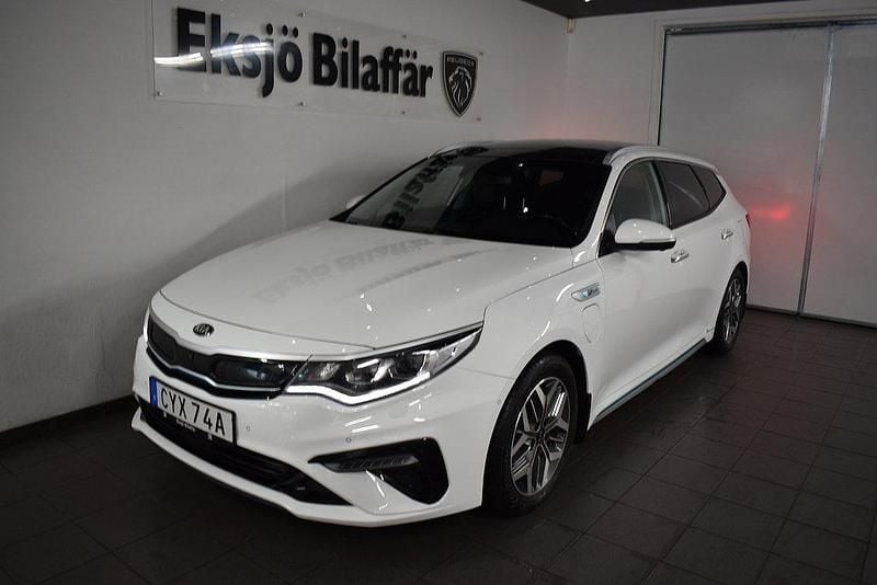 Vit Begagnad 2019 Kia Optima Hybrid 2 Sedan | 169 500 kr (Marknadspris) - Bild 1/4