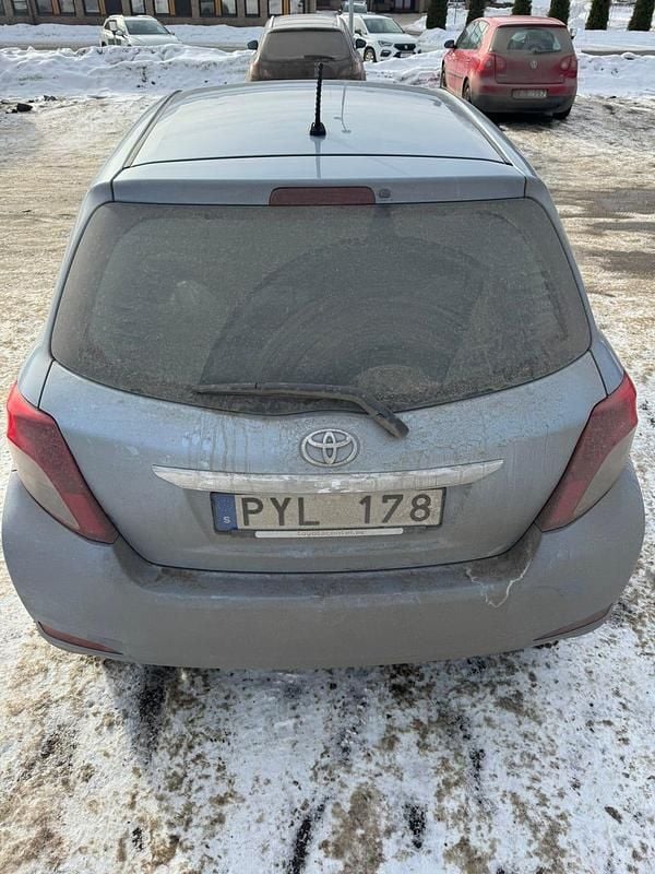Begagnad Toyota Yaris 90 HK (66 kW) 2013 Halvkombi