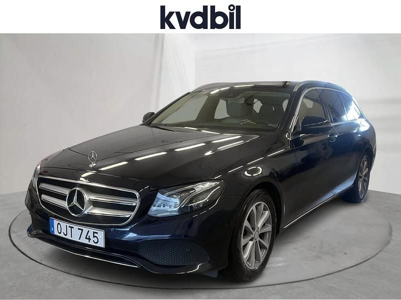 Blå Begagnad 2017 Mercedes E220 | 219 800 kr - Bild 1/3