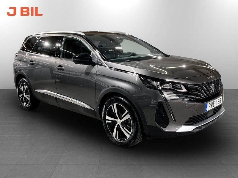 Grå Begagnad 2024 Peugeot 5008 GTi SUV | 334 900 kr (Marknadspris) - Bild 1/4