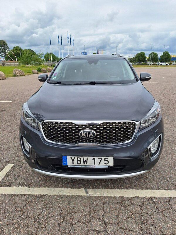 Grå Begagnad 2016 Kia Sorento SUV | 174 000 kr (Superpris) - Bild 1/4