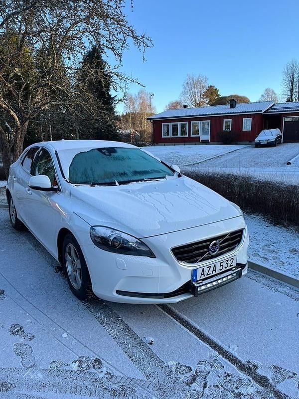 Begagnad 2013 Volvo V40 Halvkombi | 54 000 kr - Bild 1/4