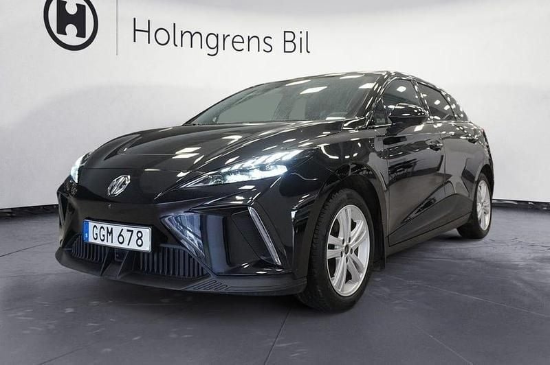 Begagnad MG MG4 EV 150 kW (204 HK) 2022 Svart Halvkombi