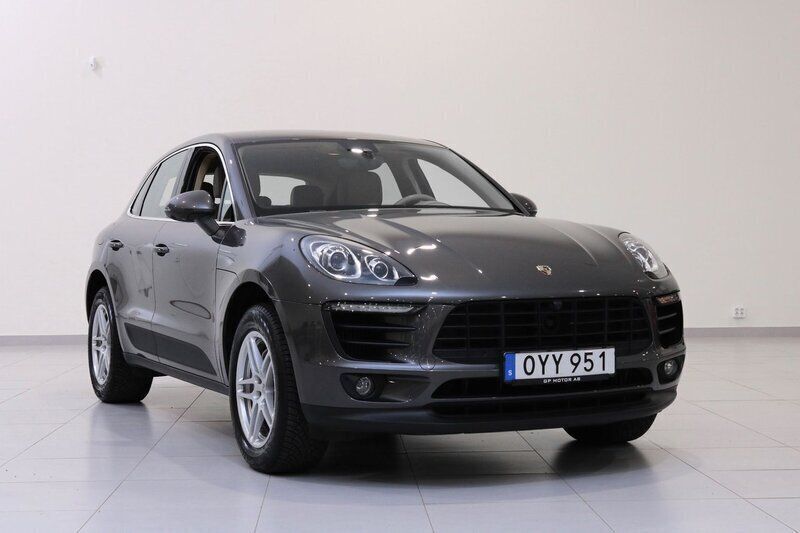 Mörkgrå Begagnad 2015 Porsche Macan S SUV | 379 900 kr (Marknadspris) - Bild 1/4