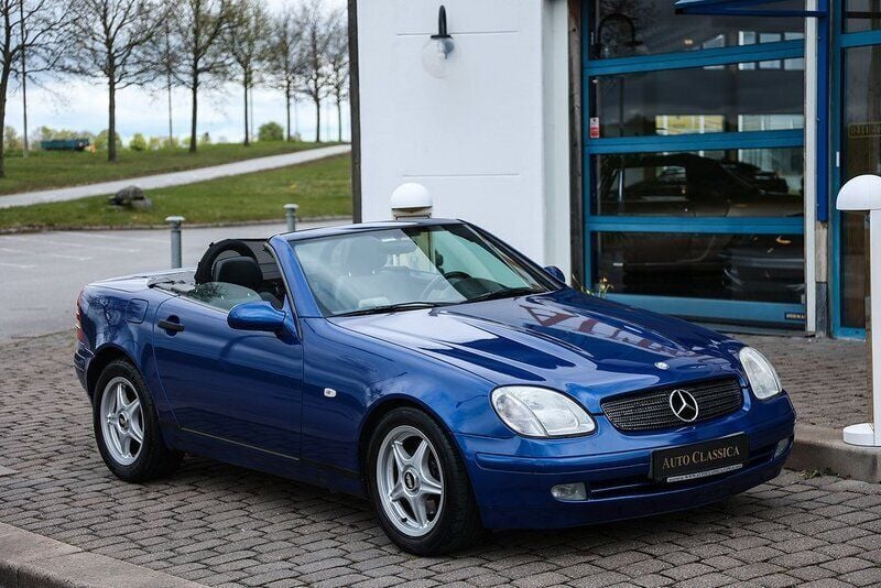 Begagnad Mercedes SLK230 193 HK (141 kW) 1999 Röd metallic Cab