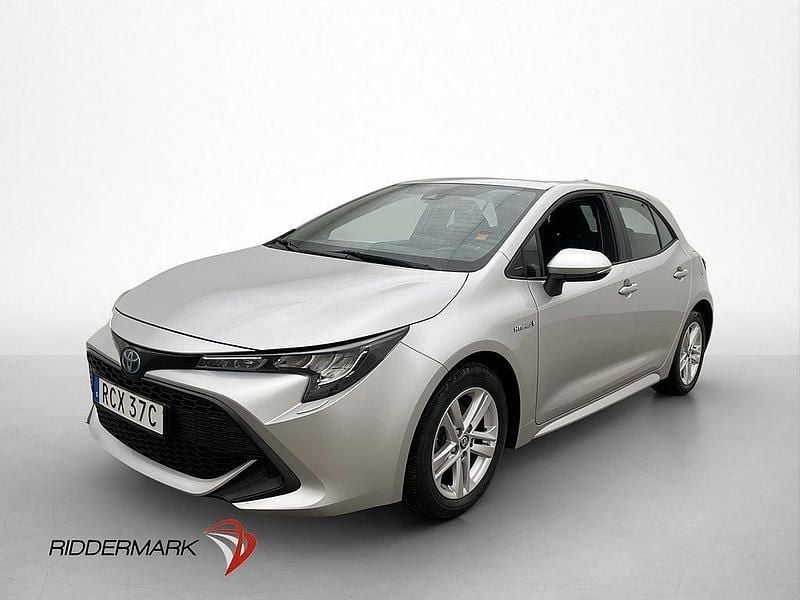 Begagnad Toyota Corolla Hybrid Active 122 HK (89 kW) 2021 Silver Halvkombi
