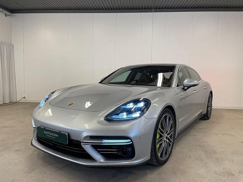 Silver Begagnad 2018 Porsche Panamera Executive Halvkombi | 1 095 000 kr - Bild 1/4