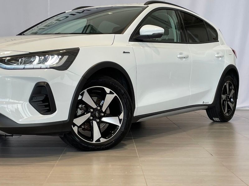 Begagnad Ford Focus Active 124 HK (91 kW) 2022 Vit Halvkombi