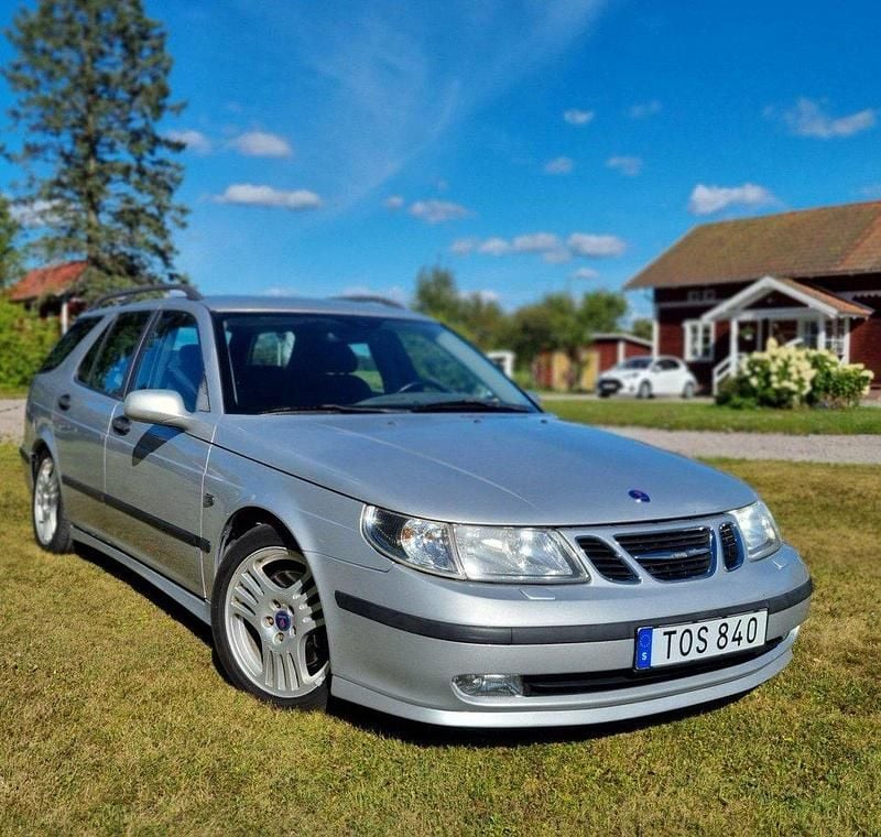 Grå Begagnad 2003 Saab 9-5 Aero Kombi | 58 000 kr (Dyr) - Bild 1/4