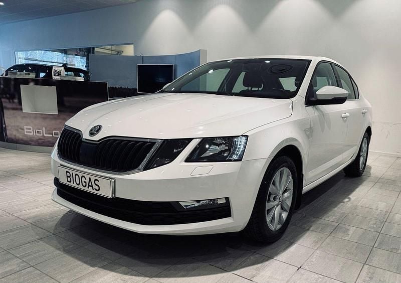 Vit Begagnad 2018 Skoda Octavia G-TEC Ambition Halvkombi | 129 900 kr - Bild 1/3
