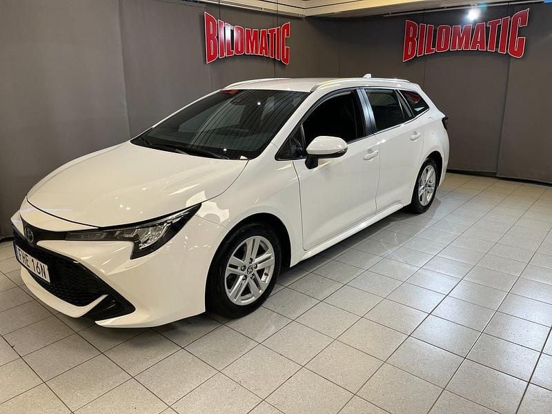 Vit Begagnad 2022 Toyota Corolla Active Kombi | 239 000 kr (Bra pris) - Bild 1/4