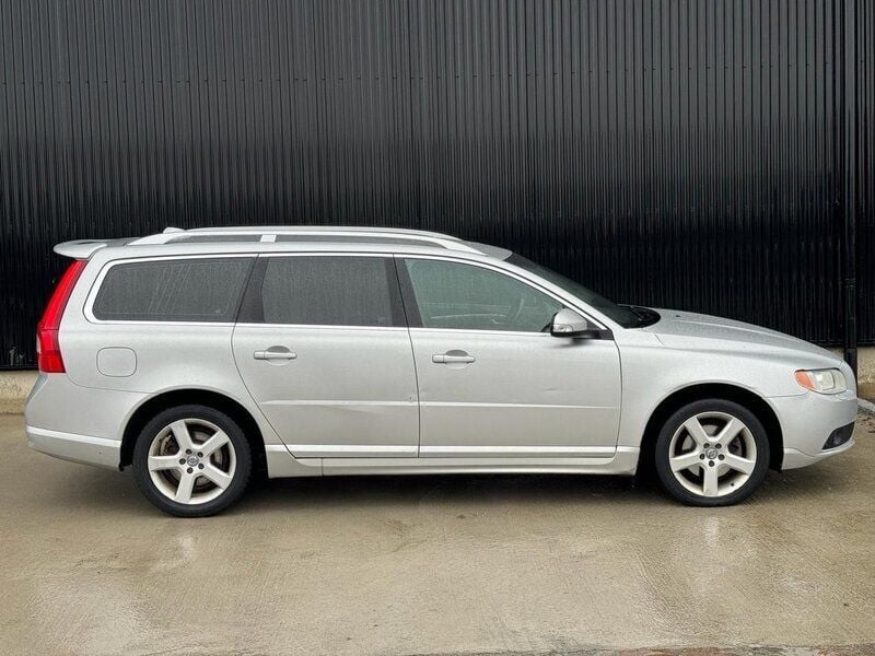 Begagnad Volvo V70 Summum 176 HK (129 kW) 2010 Ljusgrå (grå) Kombi