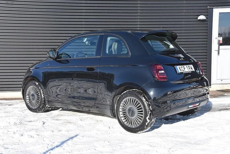Begagnad Fiat 500e Icon 86 kW (118 HK) 2021 Svart Halvkombi