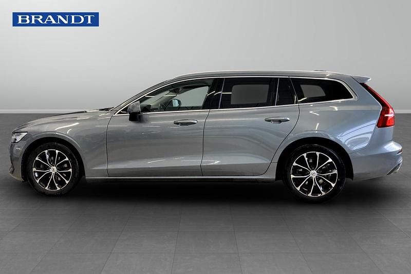 Begagnad Volvo V60 Momentum 203 HK (149 kW) 2020 Grå Kombi