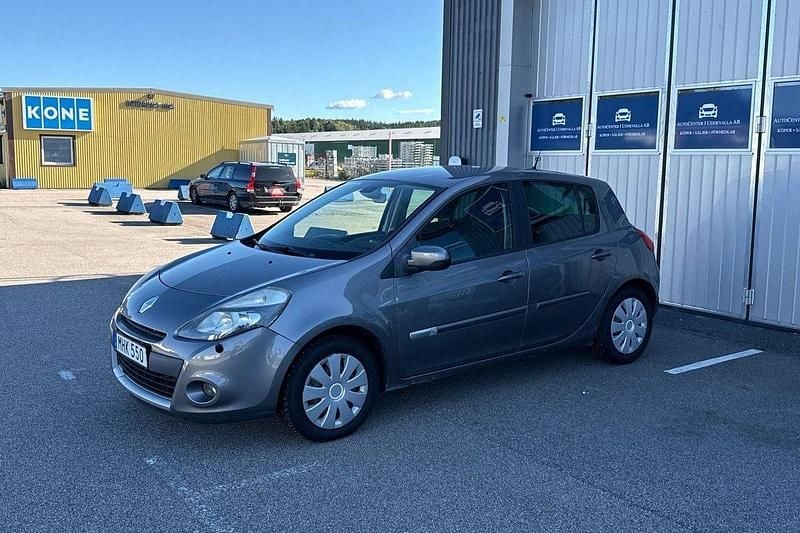 Grå Begagnad 2012 Renault Clio IV Halvkombi | 29 500 kr (Superpris) - Bild 1/3