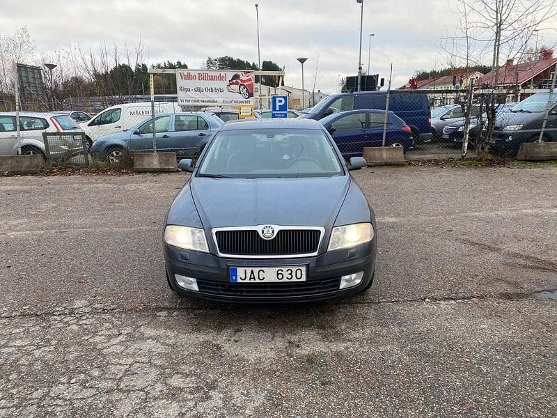 Mörkgrå Begagnad 2008 Skoda Octavia Halvkombi | 32 900 kr (Marknadspris) - Bild 1/4