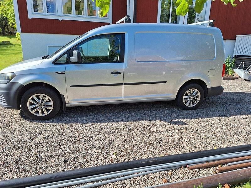 Silver Begagnad 2016 VW Caddy Maxi Minibuss | 90 000 kr (Bra pris) - Bild 1/4