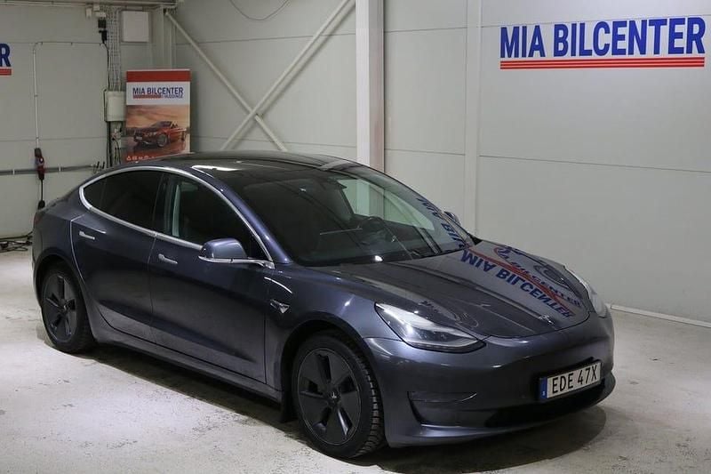 Grå Begagnad 2019 Tesla Model 3 Long Range AWD Sedan | 199 000 kr (Bra pris) - Bild 1/3