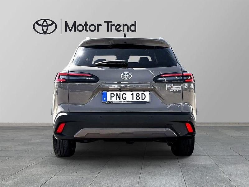 Begagnad Toyota Corolla Cross 200 HK (147 kW) 2025 Brun SUV