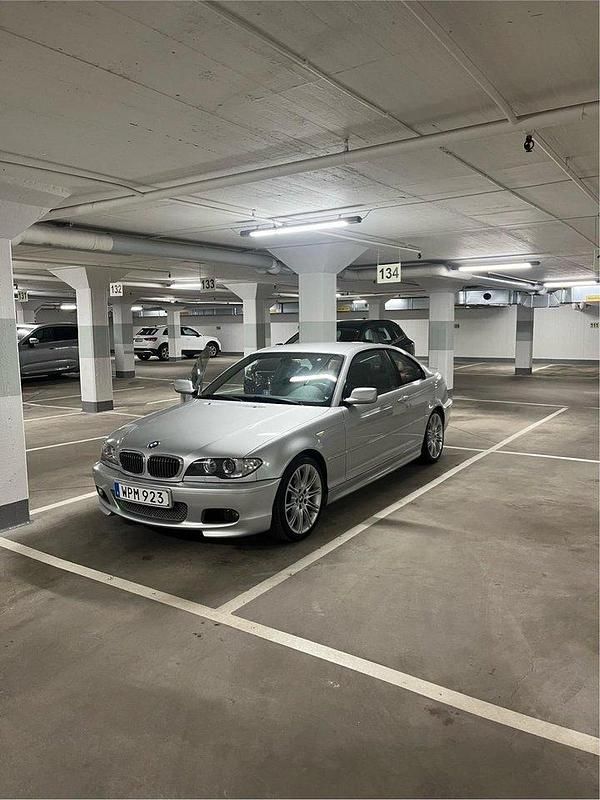 Grå Begagnad 2005 BMW 320 M Sport Sportkupé | 80 000 kr (Marknadspris) - Bild 1/4