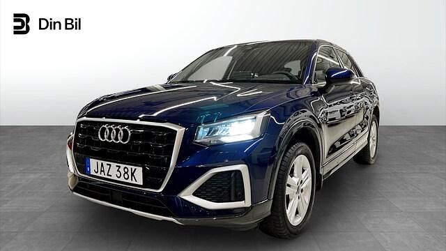 Navarrablå metallic Begagnad 2024 Audi Q2 Advanced Plus SUV | 279 000 kr (Marknadspris) - Bild 1/4