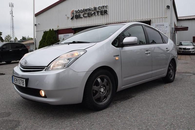 Silver Begagnad 2007 Toyota Prius Halvkombi | 69 900 kr (Marknadspris) - Bild 1/4