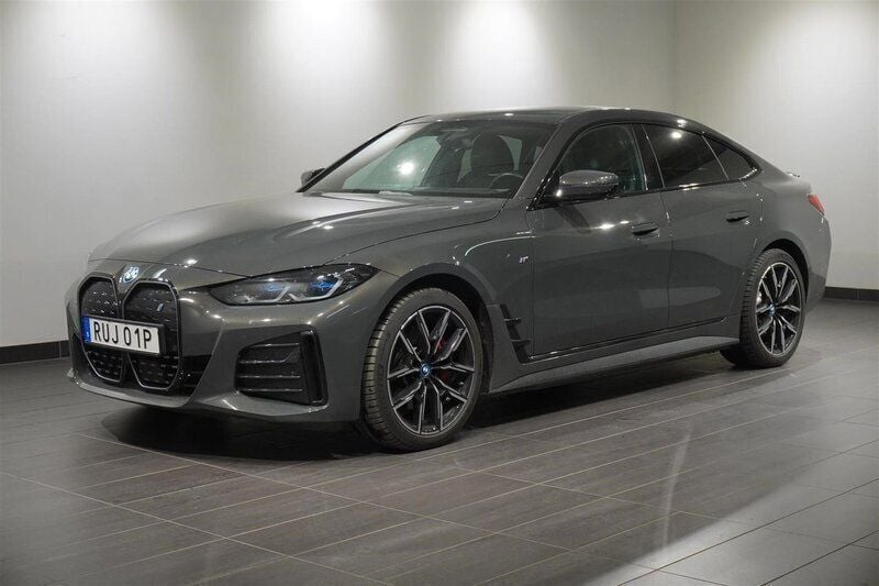 Grå (dravit grå metallic) Begagnad 2024 BMW i4 Comfort Edition Sedan | 589 900 kr (Marknadspris) - Bild 1/2